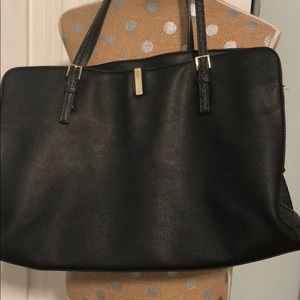 Great bag for work and to hold a tablet / laptop